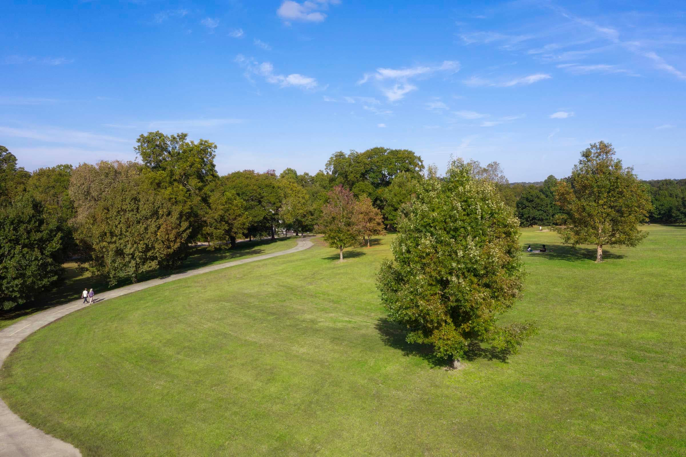 36-camden-fourth-ward-apartments-atlanta-ga-expansive-green-space-at-freedom-park-near-community