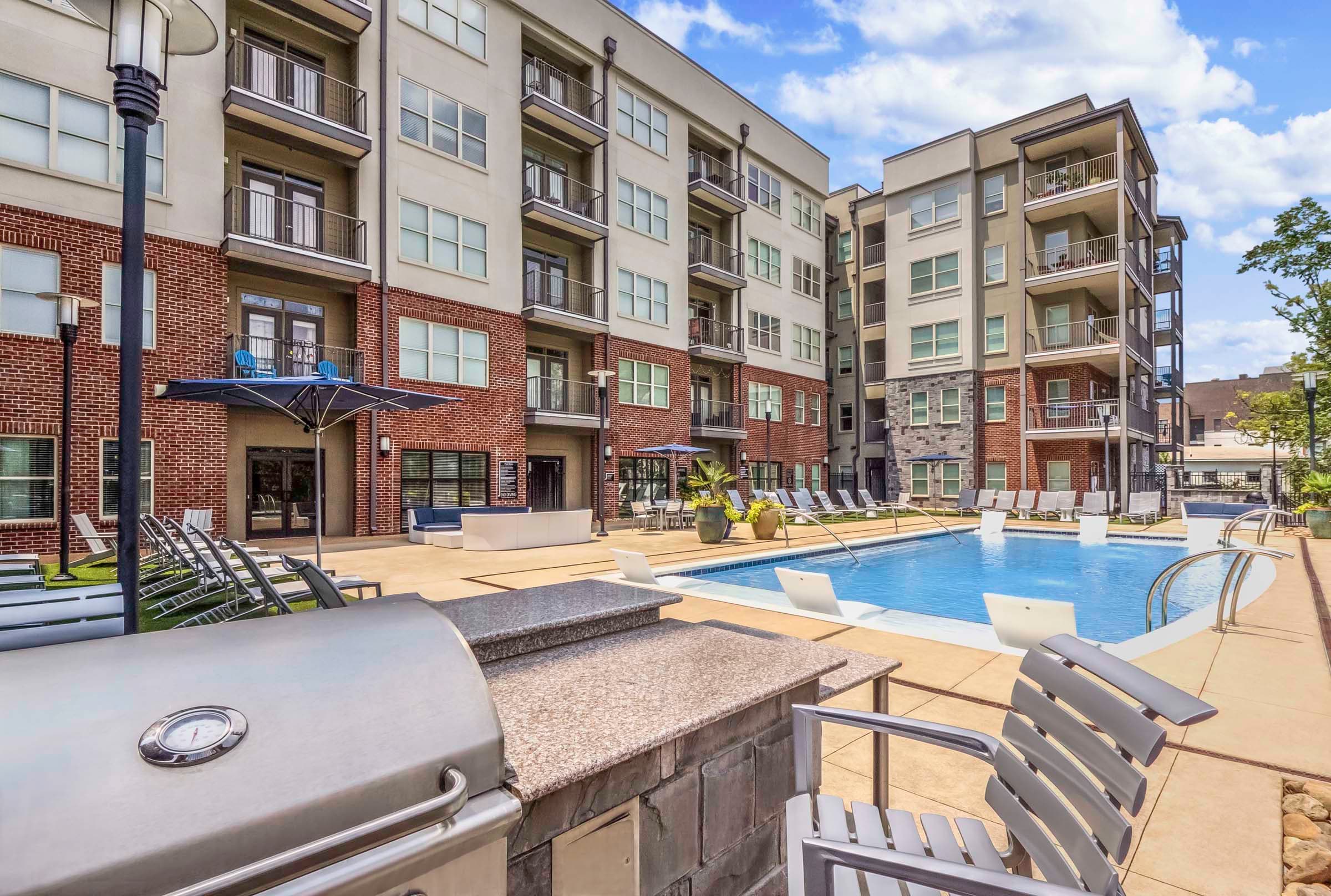 36-camden-fourth-ward-apartments-atlanta-ga-expansive-green-space-at-freedom-park-near-community