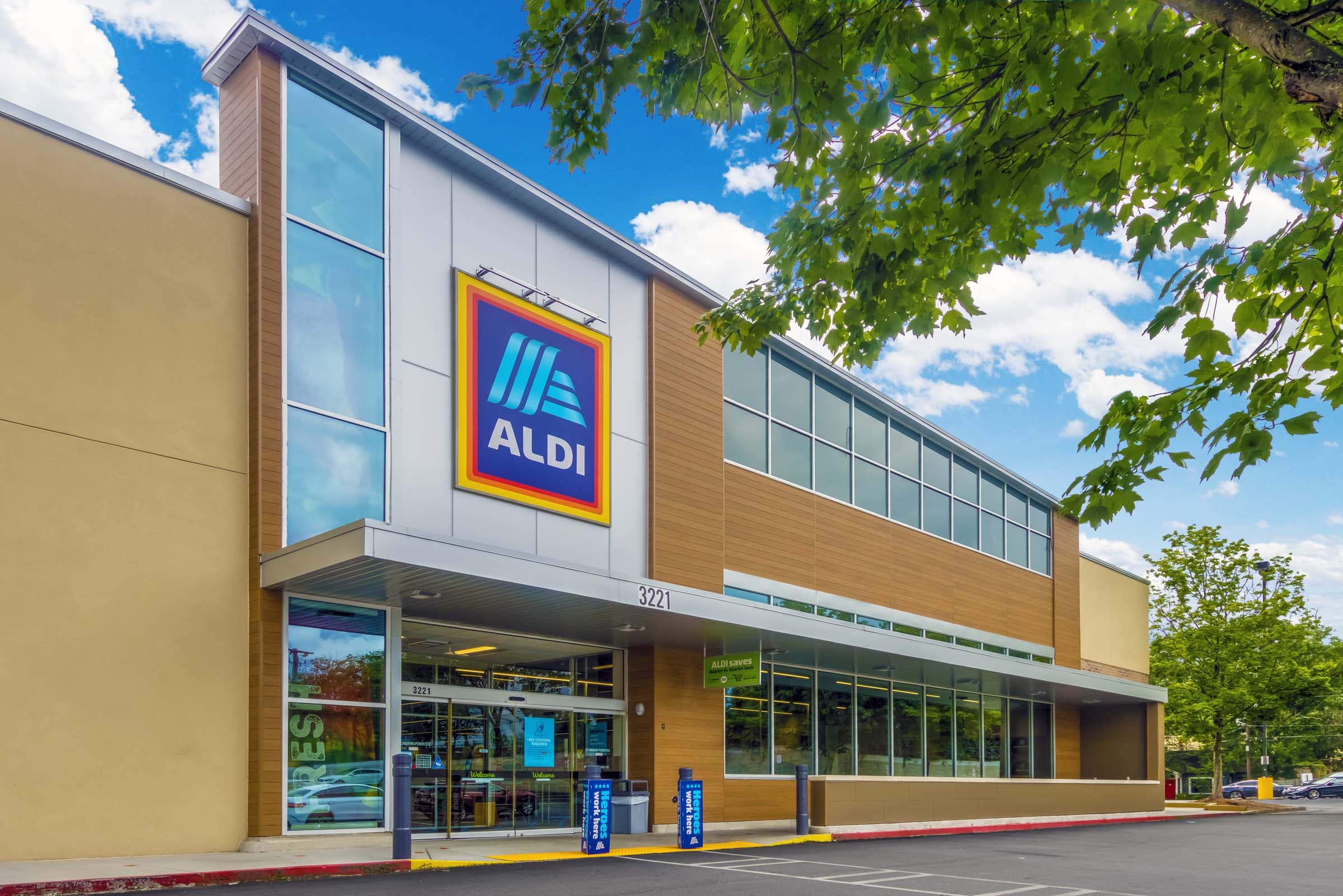 35-Camden-Buckhead-Square-Apartments-Atlanta-GA-shopping-area-with-aldi-grocery-store